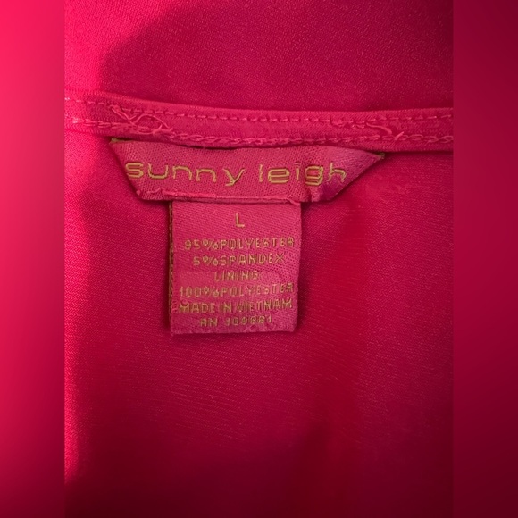Sunny Leigh Fuchsia Sleeveless Blouse Women’s Size Large Pleated Neckline - Picture 5 of 7